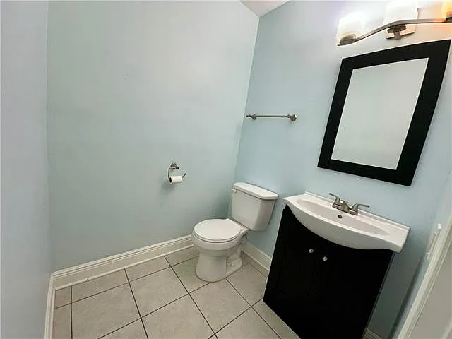 13 Lake Breeze Dr — Photo 5