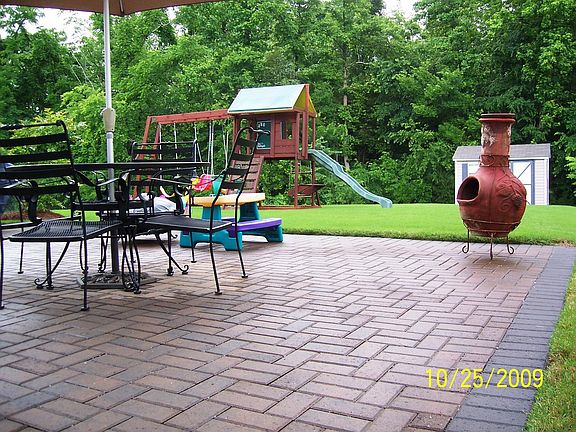 Backyard Patio with Bldg