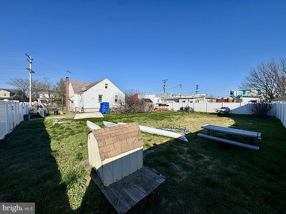 5th image of 2725 N Point Rd