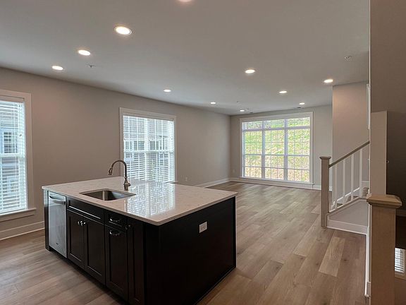 3rd image of 210 Limehouse Rd