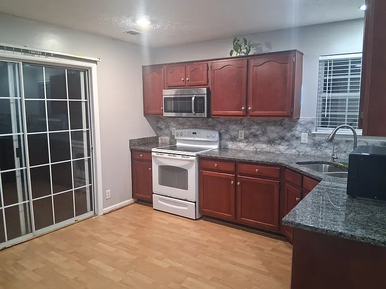 617 Forest Pointe Pl — Photo 5