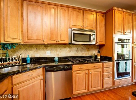 3rd image of 1556 Rutland Way