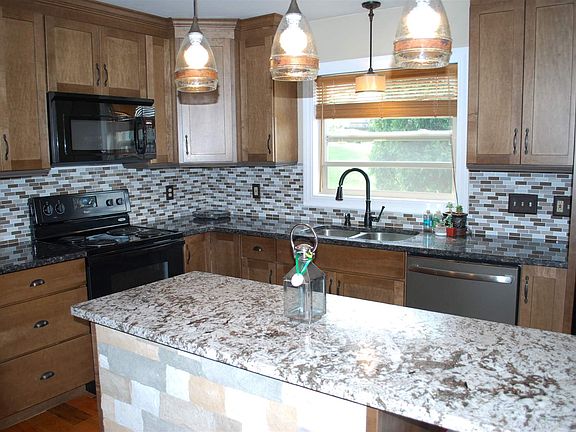 3rd image of 115 Windsor Ct