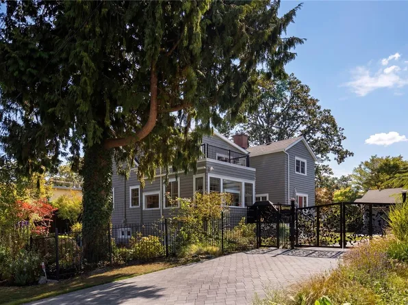 2655 Shady Ln, Oak Bay, BC V8R 6T6