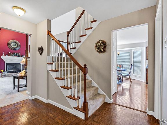 3rd image of 1329 Lakeway Dr