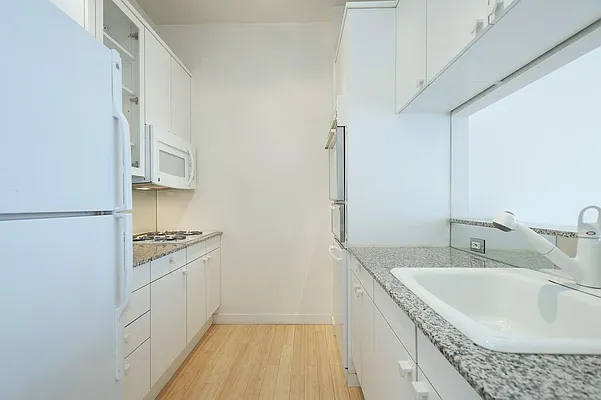 Rented by Empirelux LLC | media 10