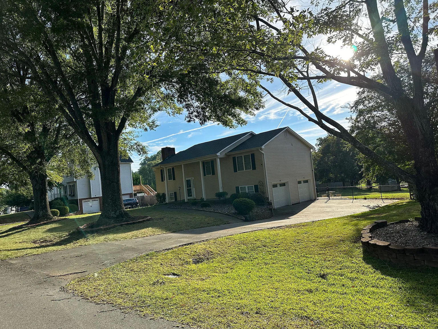 3 bed, 2228 sqft, $2,100 — Photo 1