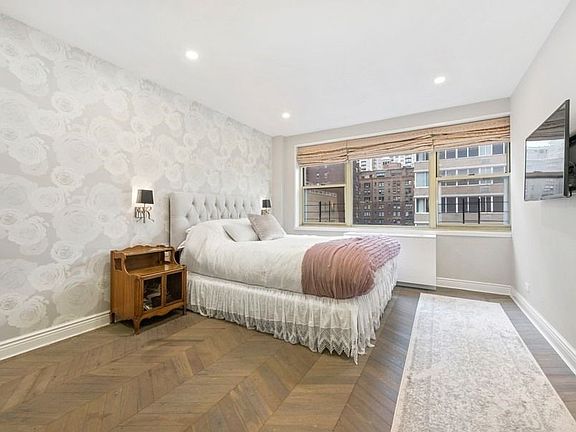 4th image of 415 E 52nd St APT 12BC