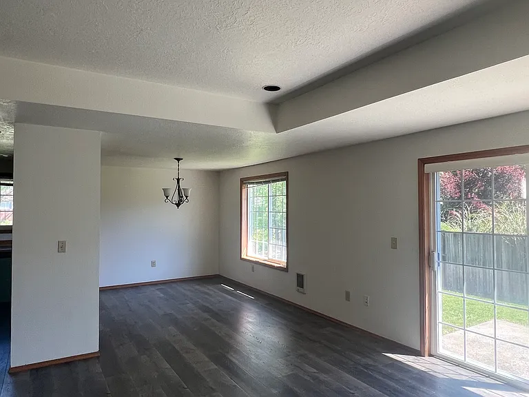 850 SW Agee St — Photo 5