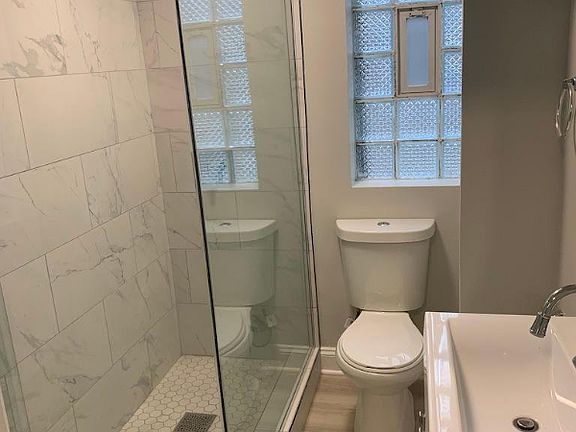 3rd image of 1242 N Greenview Ave #3FG