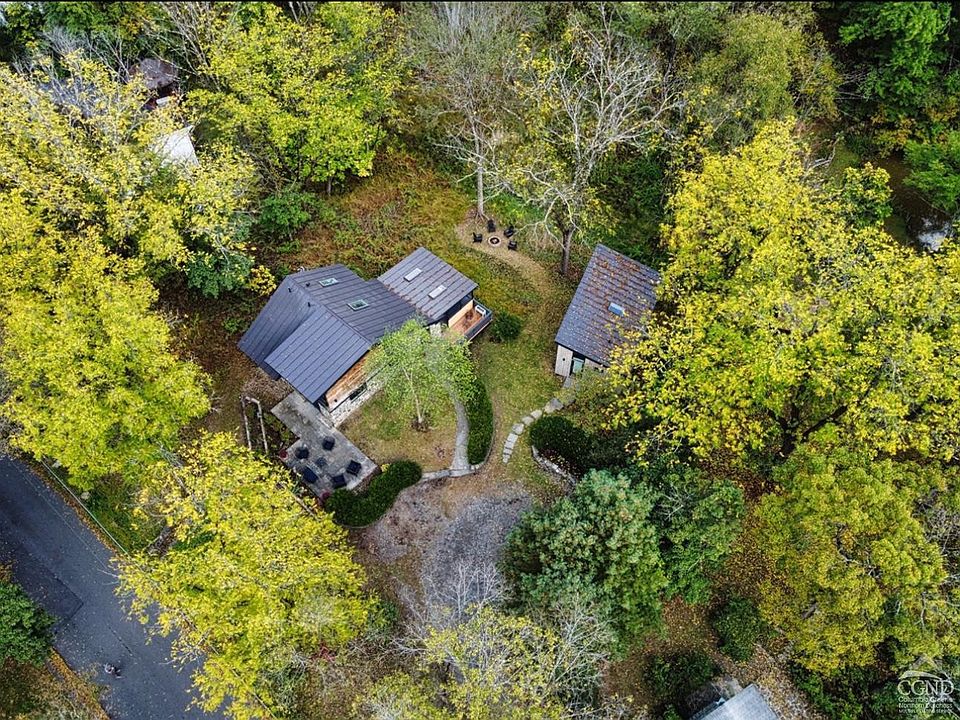1st image of 130 Huguenot Street