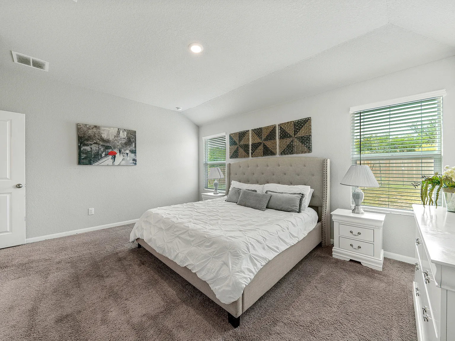 4 bed, 1667 sqft, $4,000 — Photo 4