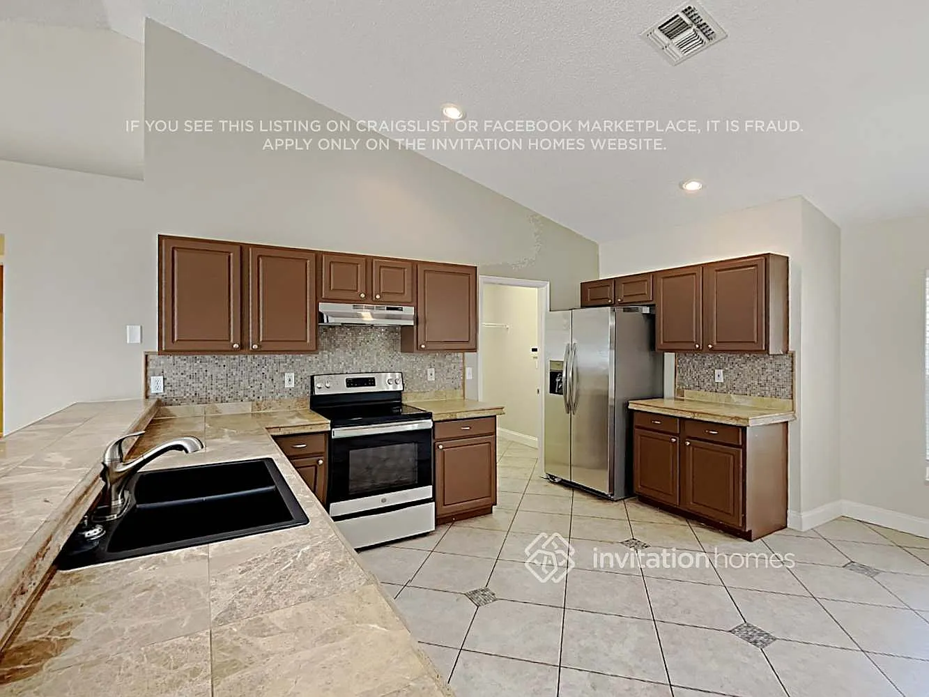 1404 Windy Bluff Dr Minneola, FL 34715 — Photo 4