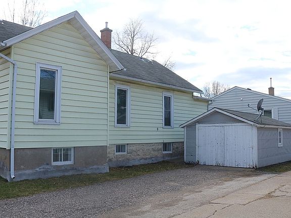 N side w/single car garage