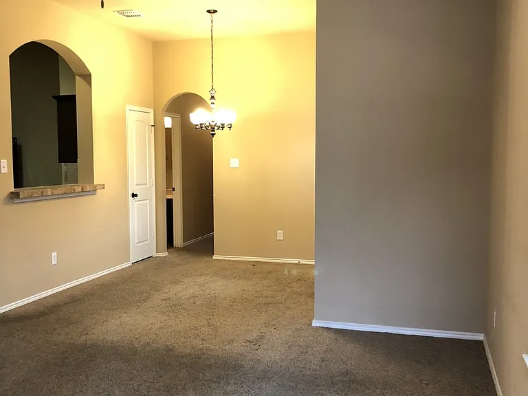2305 Wood River Pkwy — Photo 2