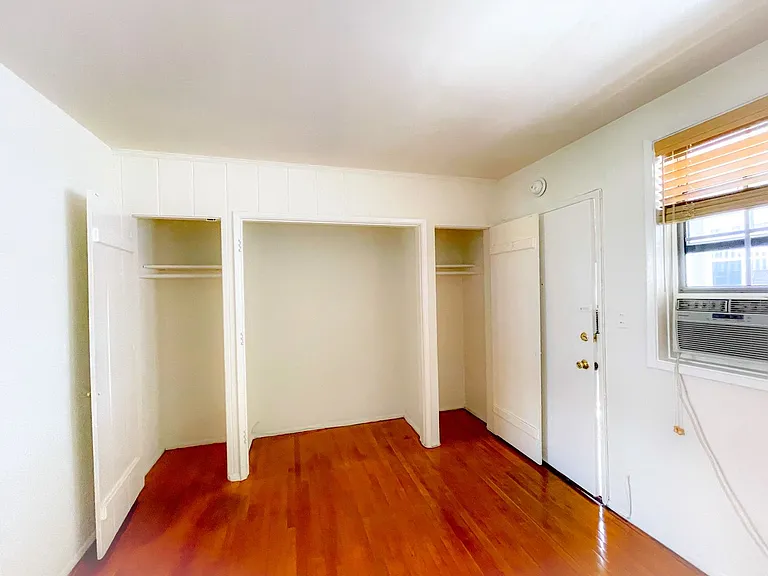 Eastborne Apartments — Photo 2
