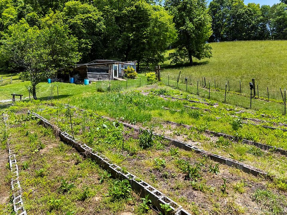 61st image of 1651 Winding Stairs Rd