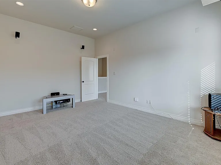 4006 Misty Waters Ln — Photo 36