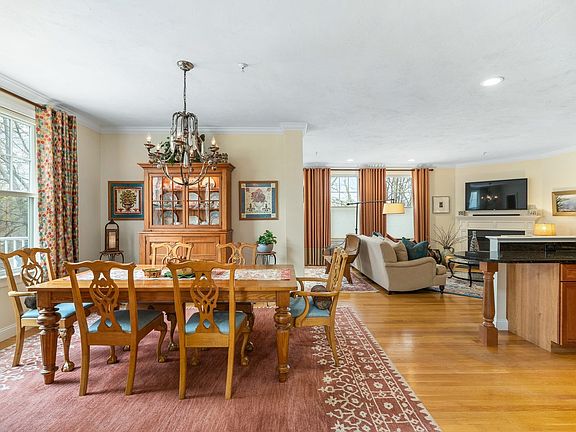 4th image of 6 Essex Rd Unit 8