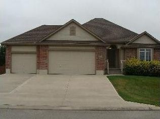 410 Eagle Glen Dr, Raymore, MO 64083