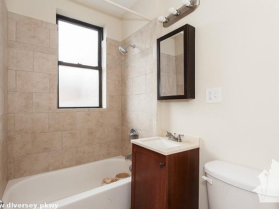 3rd image of 818 W Diversey Pkwy #827