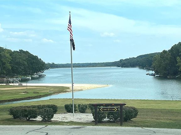 5th image of 26 S Lake Dr E