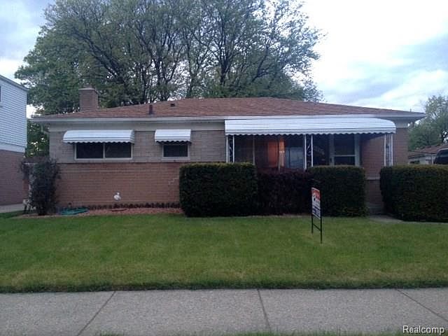 2nd image of 16067 Larkspur St