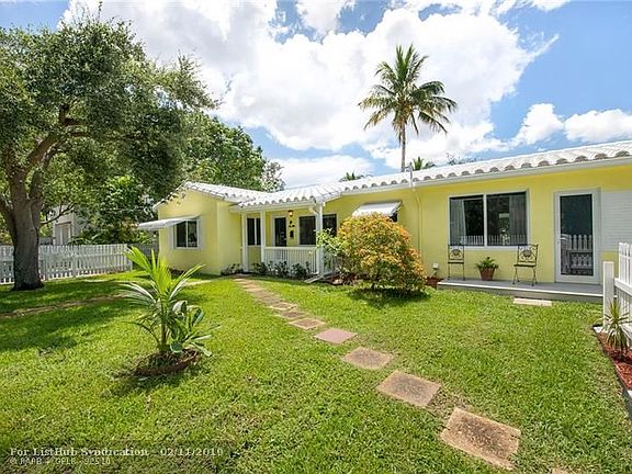 2nd image of 208 SW 11th Ct