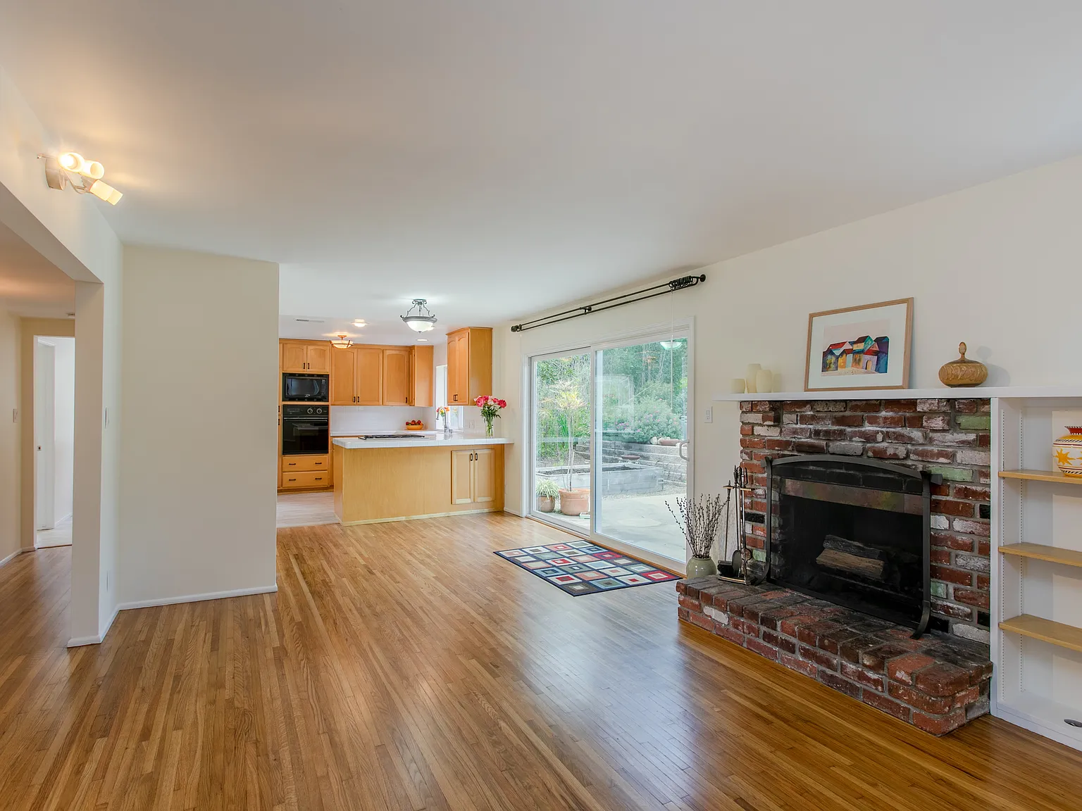 3 bed, 1847 sqft, $6,950 — Photo 2