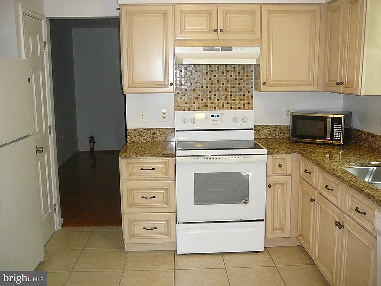 231 Vine Pl — Photo 11