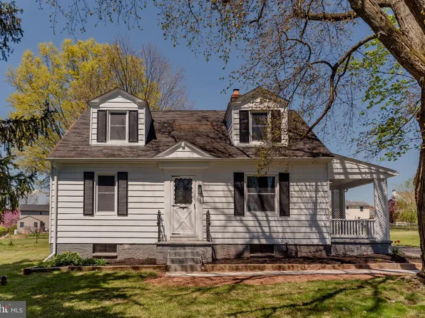 229 W 8th St, Pennsburg, PA 18073