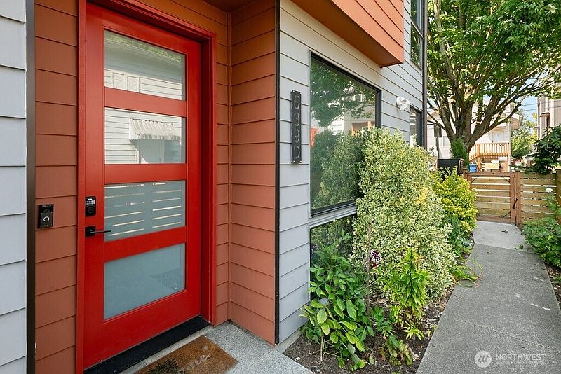 2nd image of 539 S Cloverdale Street #D