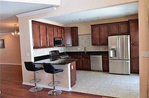 5th image of 2374 Berkshire Ln
