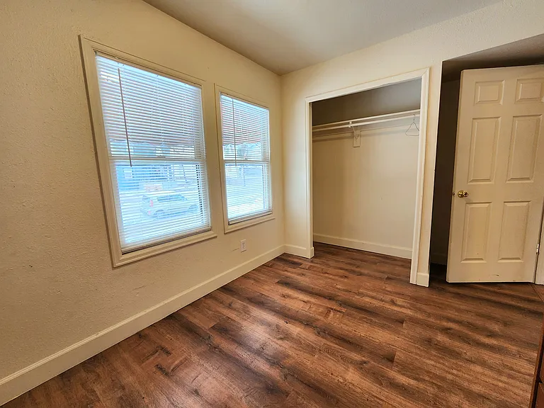 520 W 11th St #4 — Photo 8