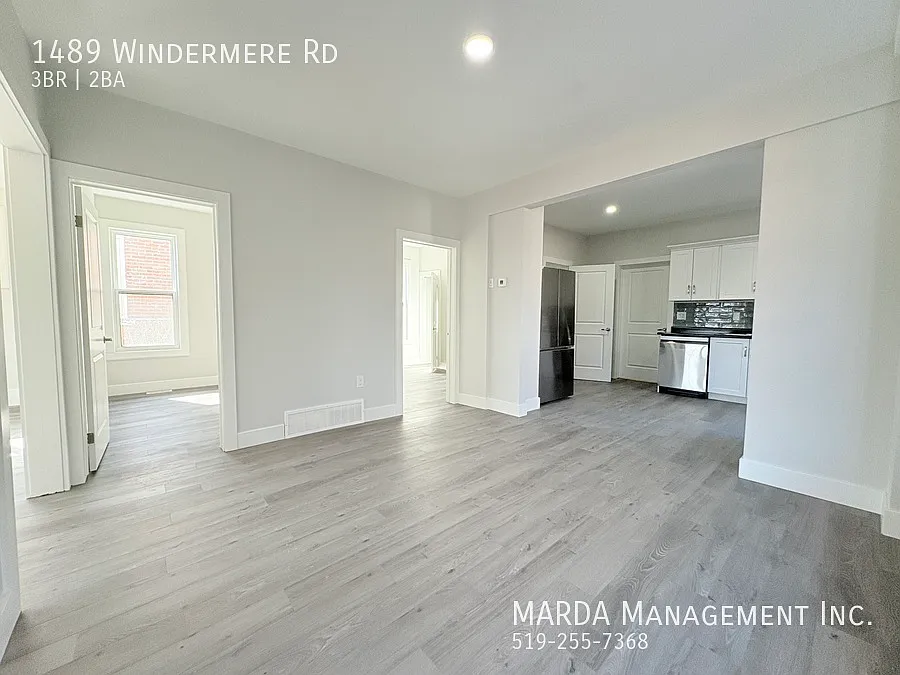 Fully Renovated 3 Bed+ Den/2 Bath House + Utilities — Photo 3