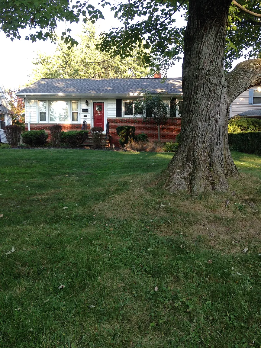 1571 Sunview Rd photo 1