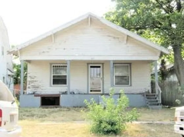 405 S A St, Blackwell, OK 74631