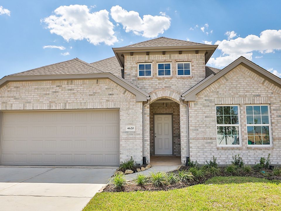 Experience elegance with an arched brick facade and sophisticated entryway in Paramount at Sunterra.