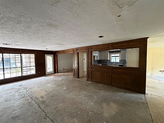 5th image of 15823 Oleta Ln