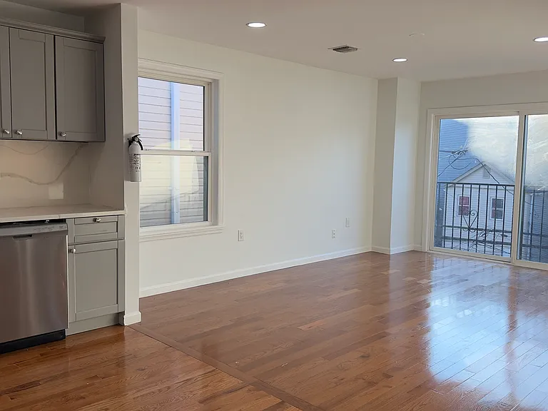 499 S 18th St #2 — Photo 4