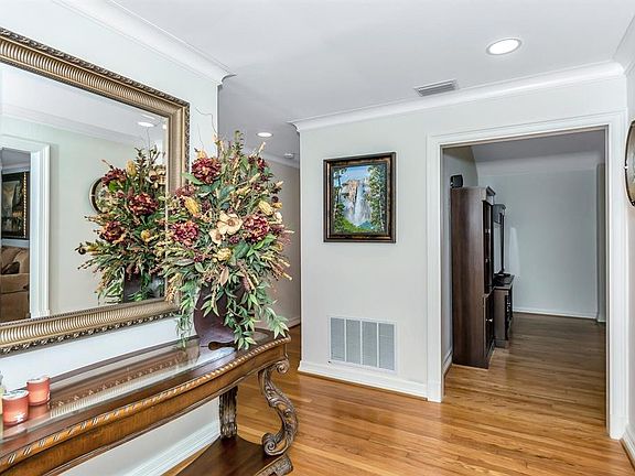4th image of 6006 Del Roy Dr