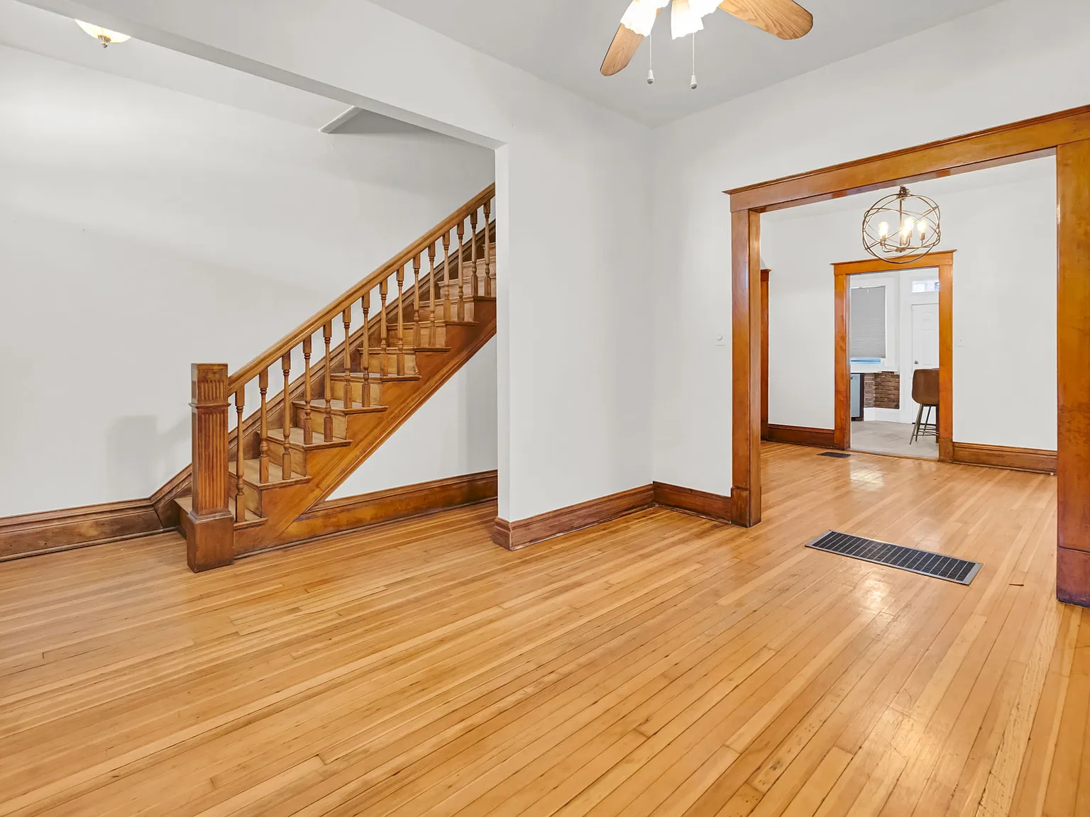 3 bed, 1.5 bath, 1886 sqft, $3,298 — Photo 2