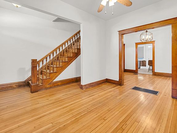 3rd image of 302 S Lincoln St