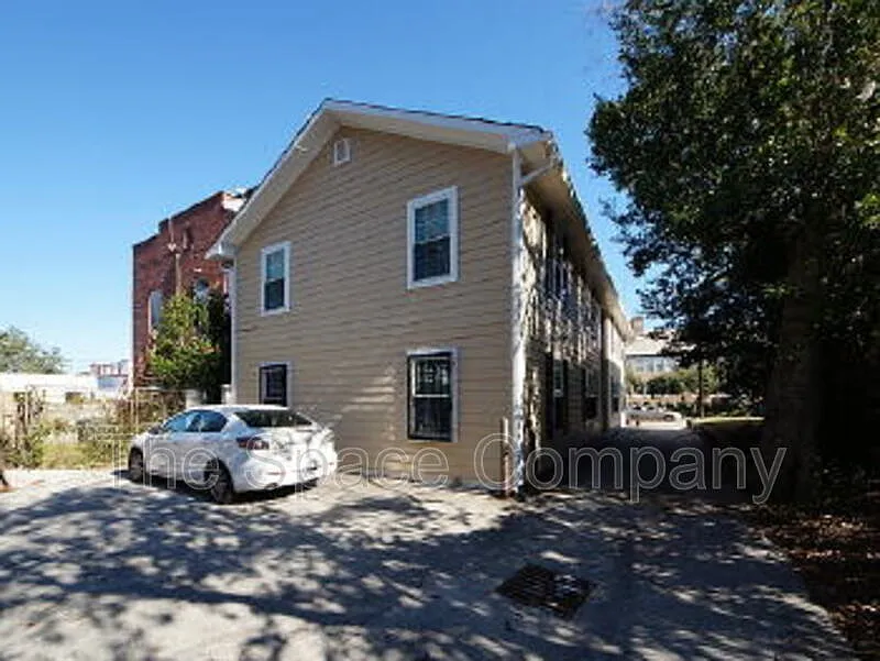 2 bed, 1.0 bath, $1,950 — Photo 2