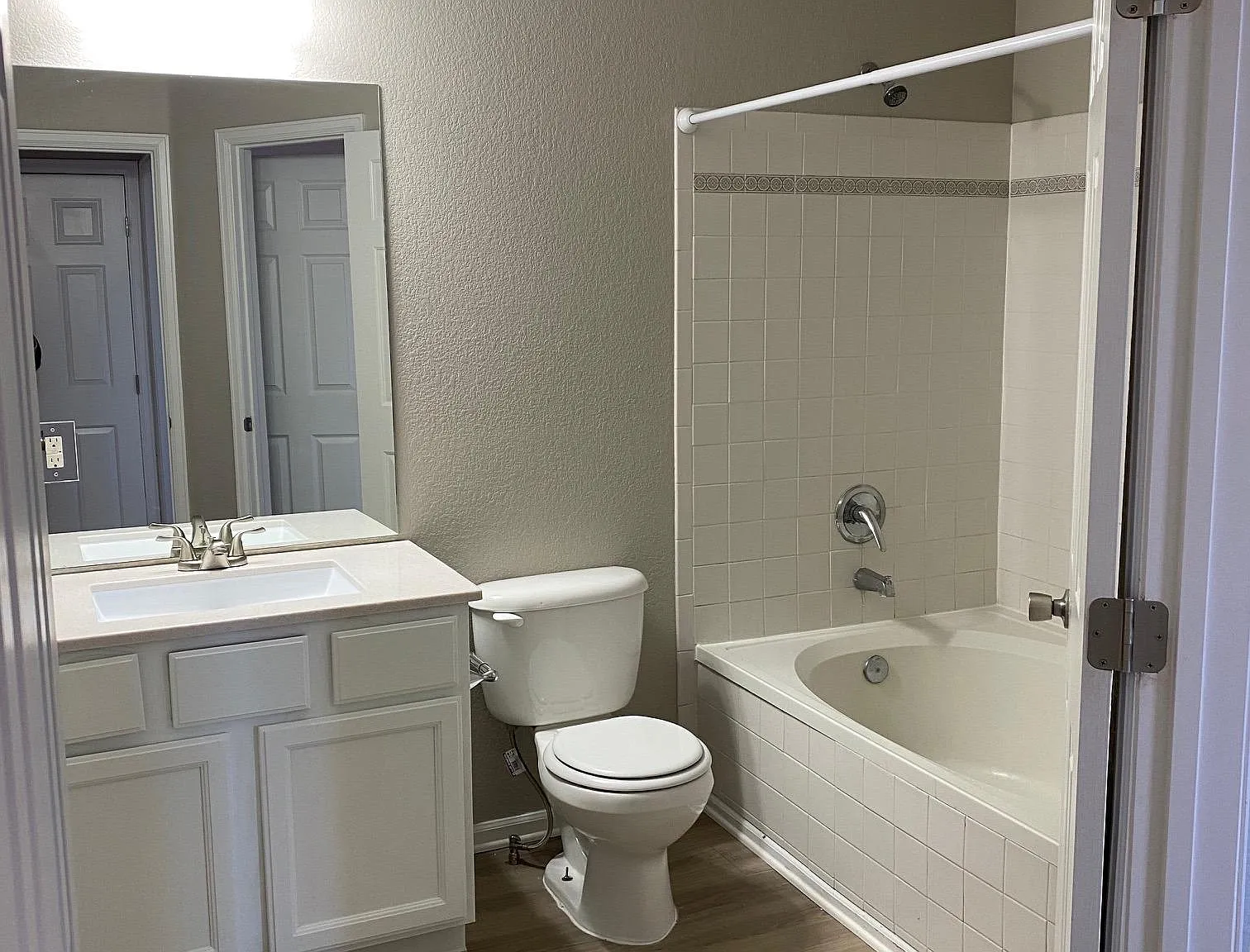 2 bed, 1230 sqft, $2,100 — Photo 2