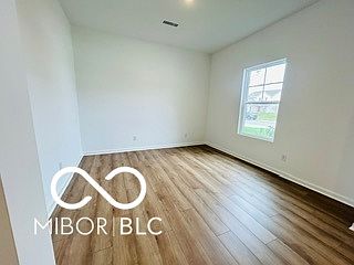 3rd image of 597 Crispin Ln