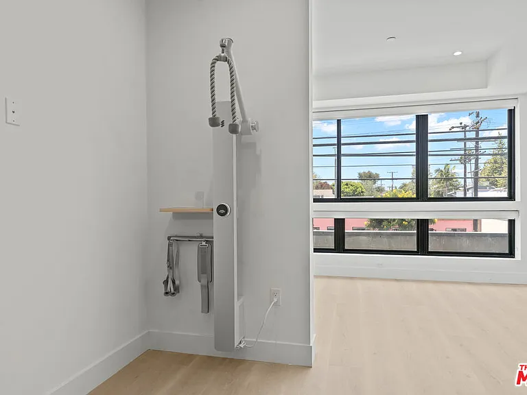 1808 Lincoln Blvd #204 — Photo 3