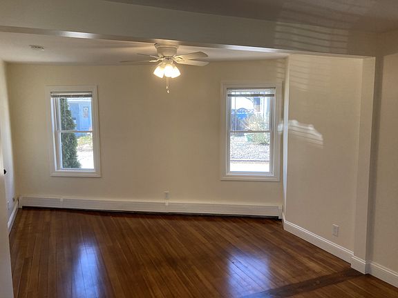 4th image of 10 Narragansett Ave