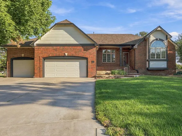 328 Campus Ct, North Newton, KS 67117