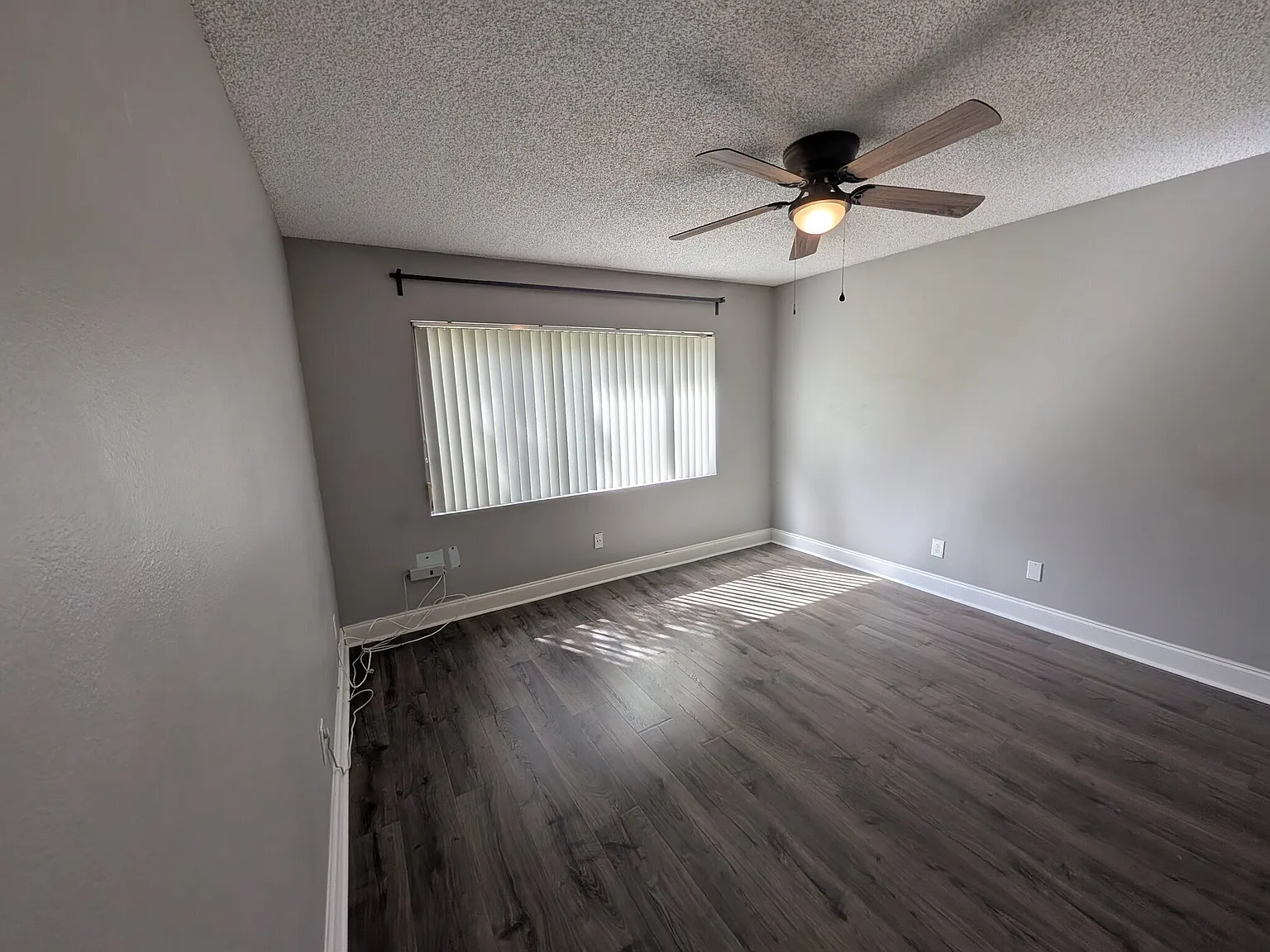 2 bed, 1036 sqft, $1,595 — Photo 4